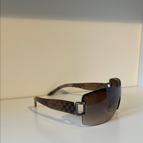Burberry Brown Gradient Rimless Shield Sunglasses - Picture 4 of 13